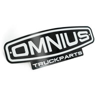 OMNIUS ALUMINIUM EMBLEEM IN RELI&Euml;F 35X12,5CM